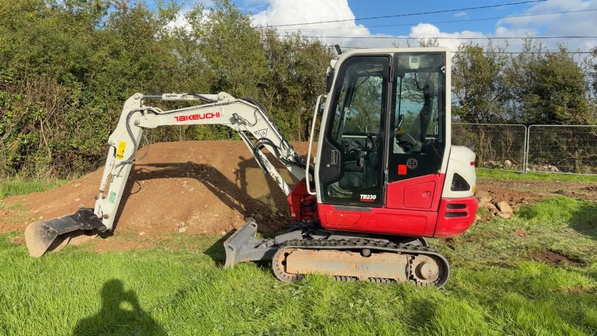 Mini Digger Hire - Image 3