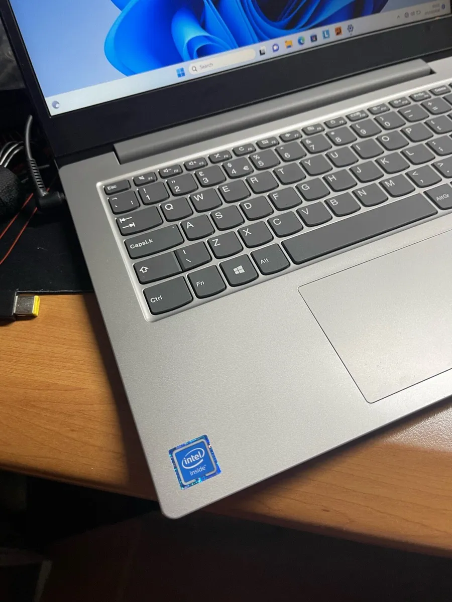 Lenovo Laptop for sale with box - Image 3