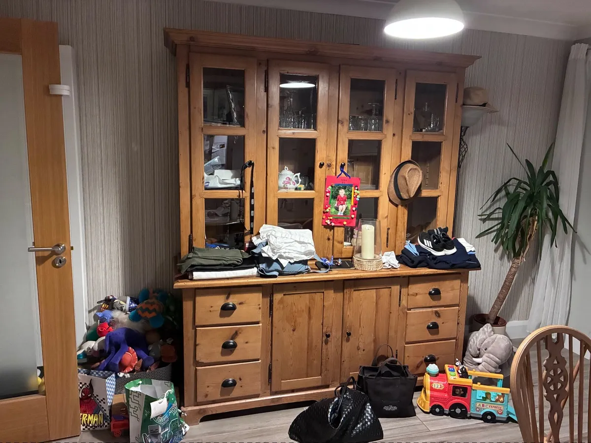 Dresser cabinet