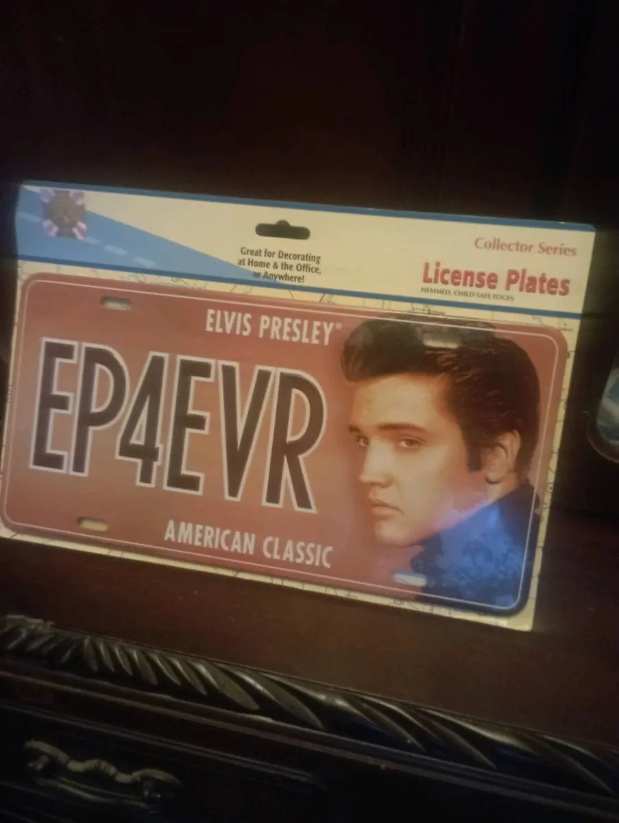 ELVIS PRESLEY DECORATIVE LICENSE PLATES - Image 4