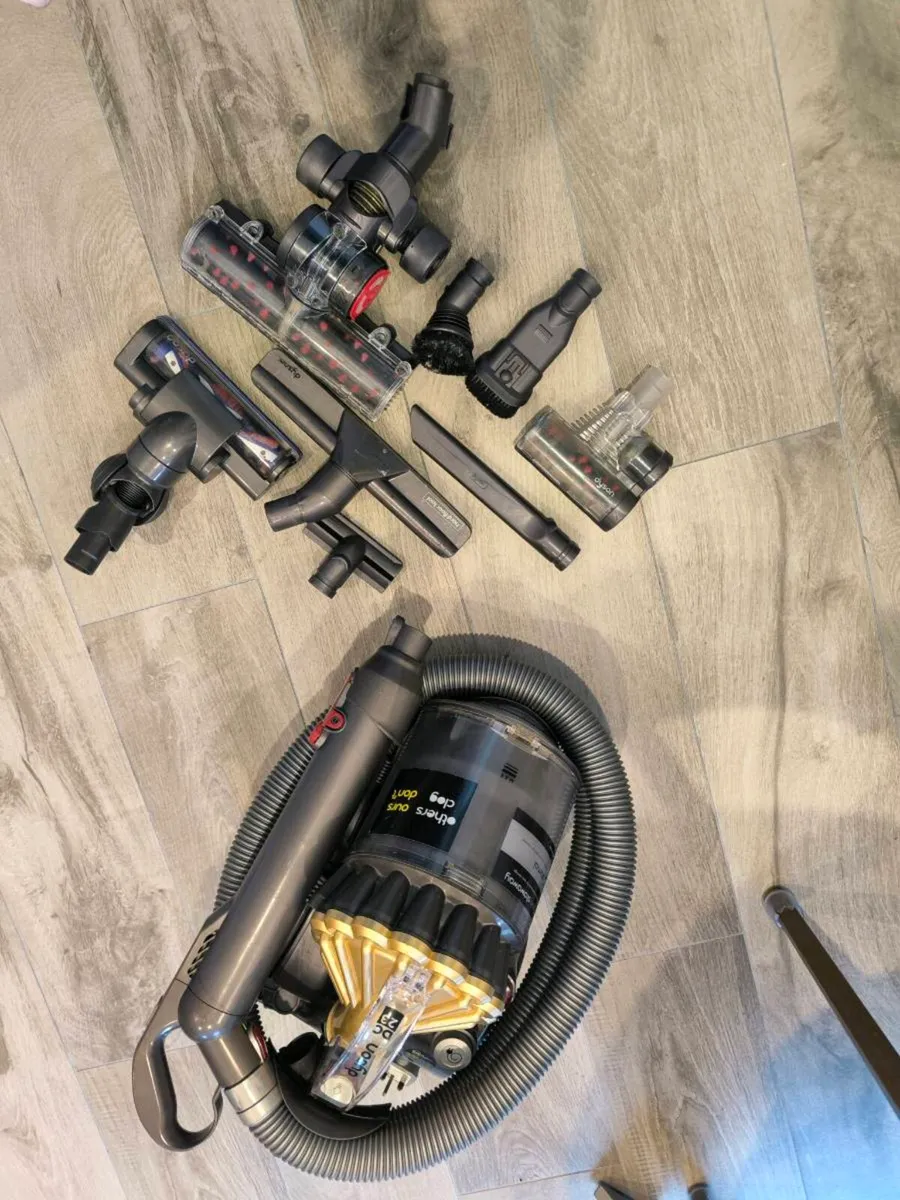 Dyson DC23 Animal Vacuum Cleaner - Image 3
