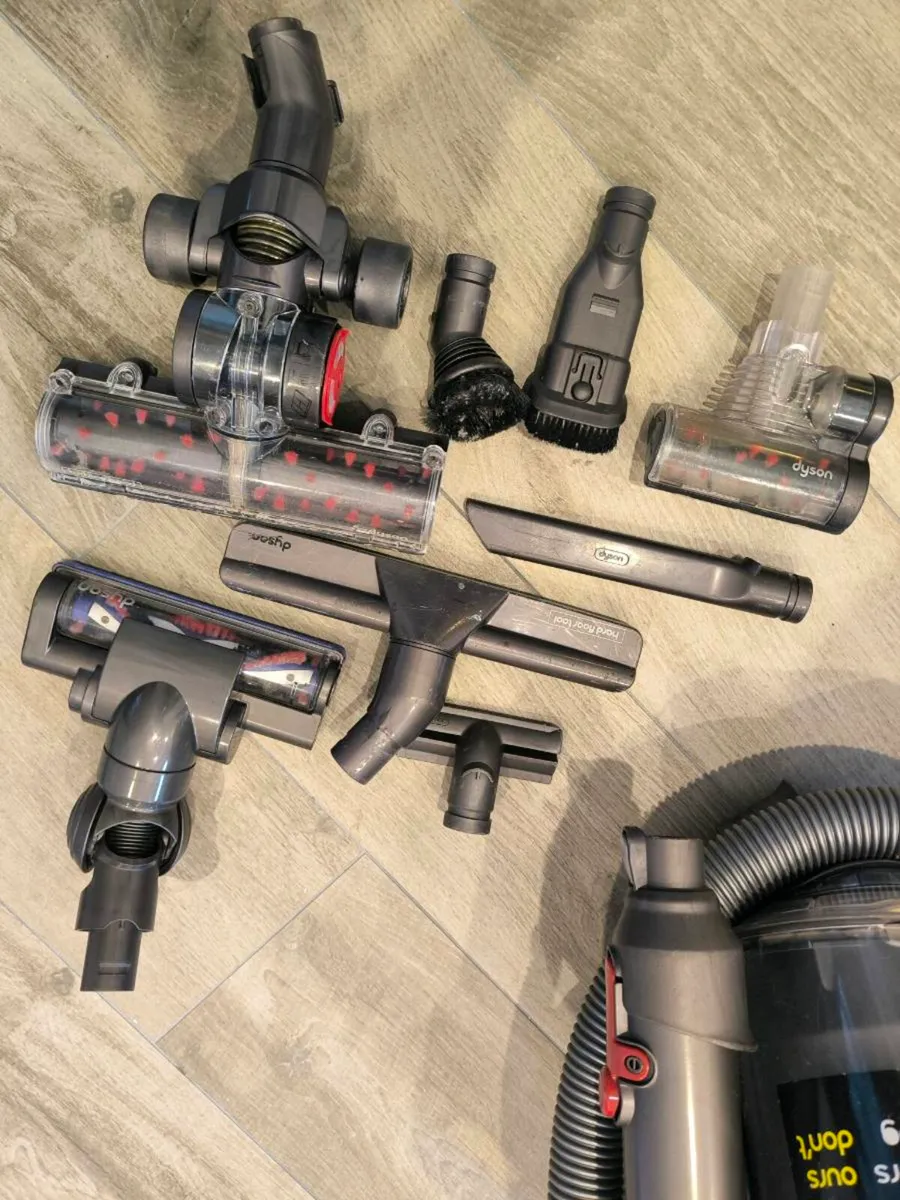 Dyson DC23 Animal Vacuum Cleaner - Image 4