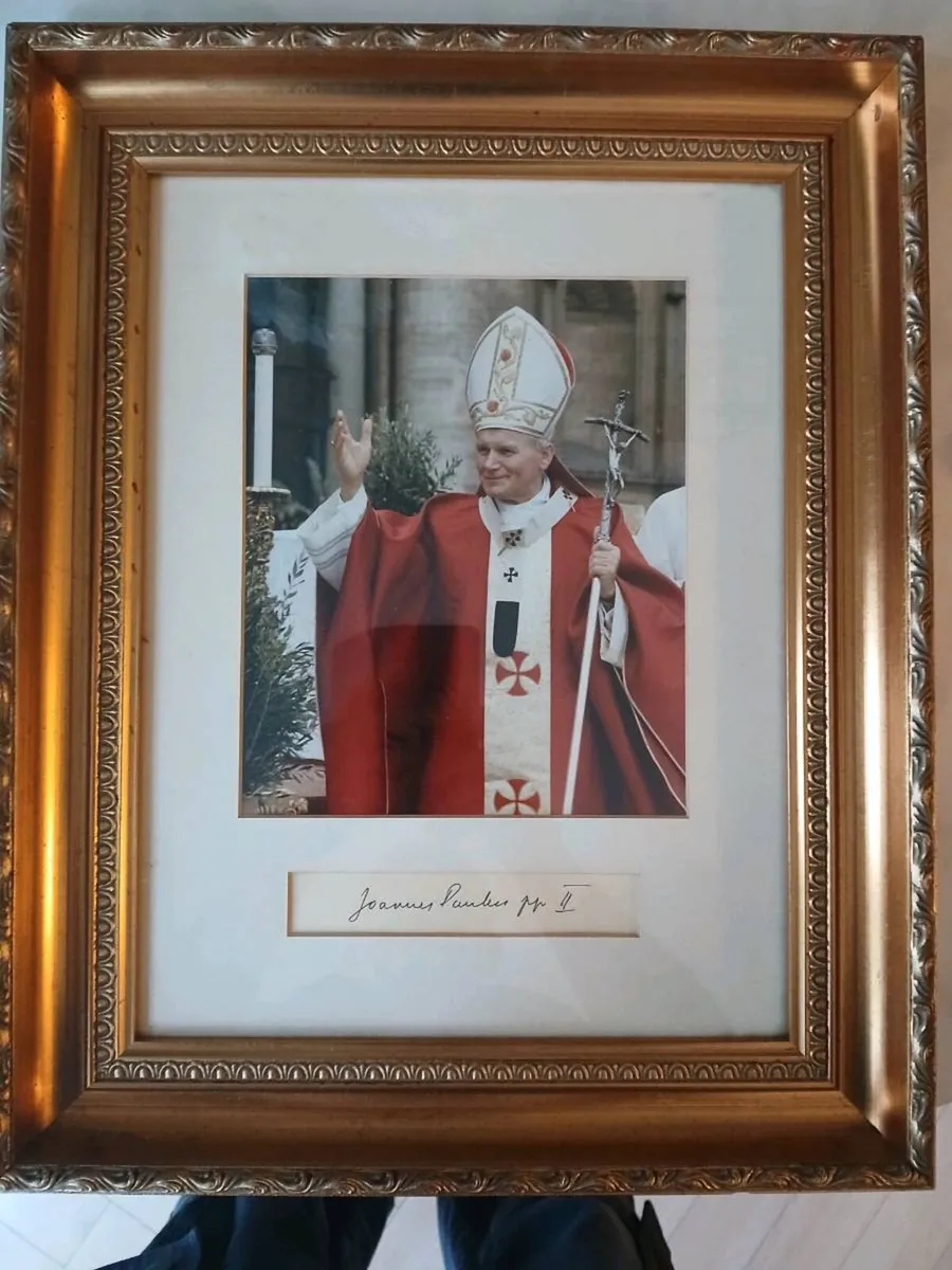Pop john paul picture in Guilted frame - Image 1
