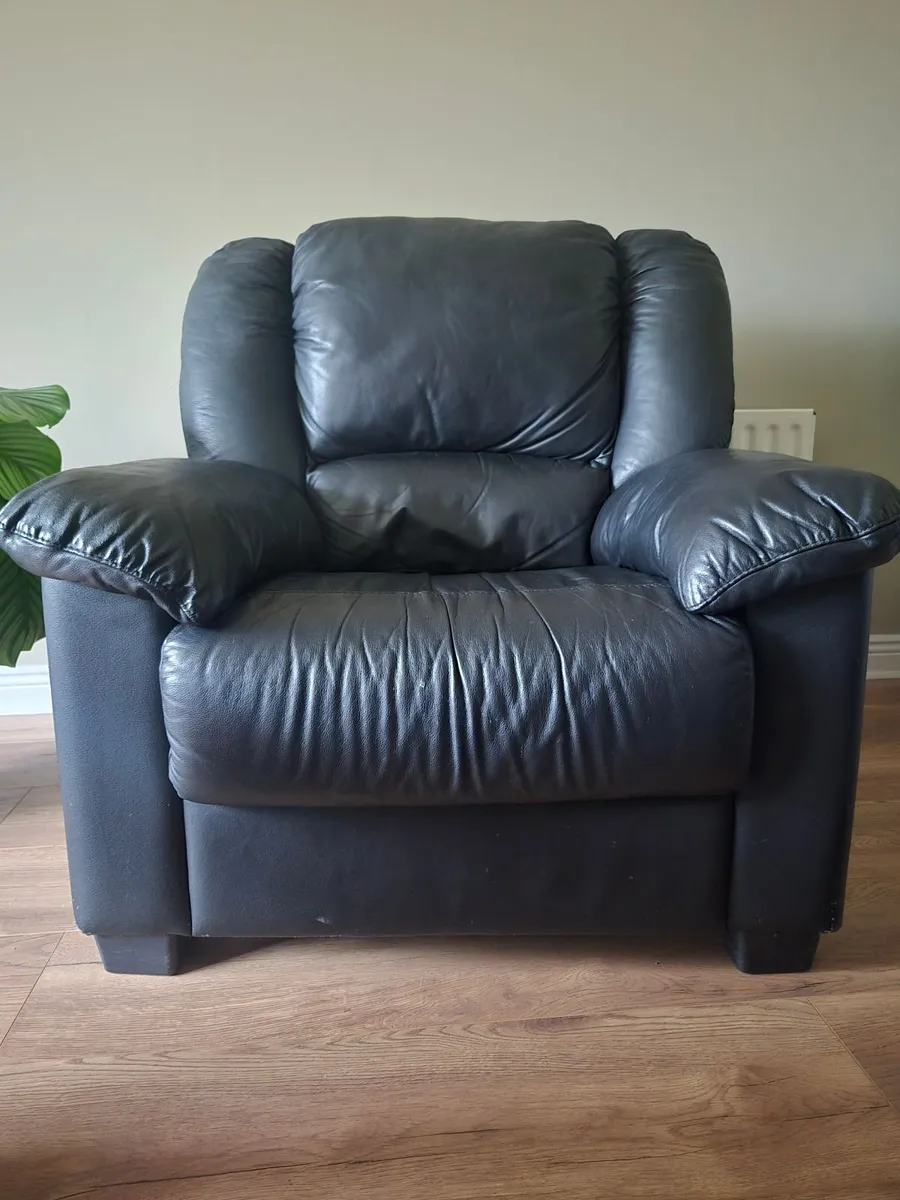 Leather Suite of Furniture - Image 3