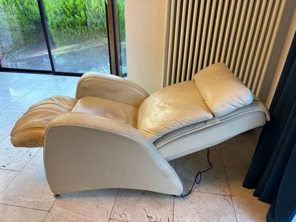 Cream Leather Motorised Electric Massage / Recliner Chaise - Image 1