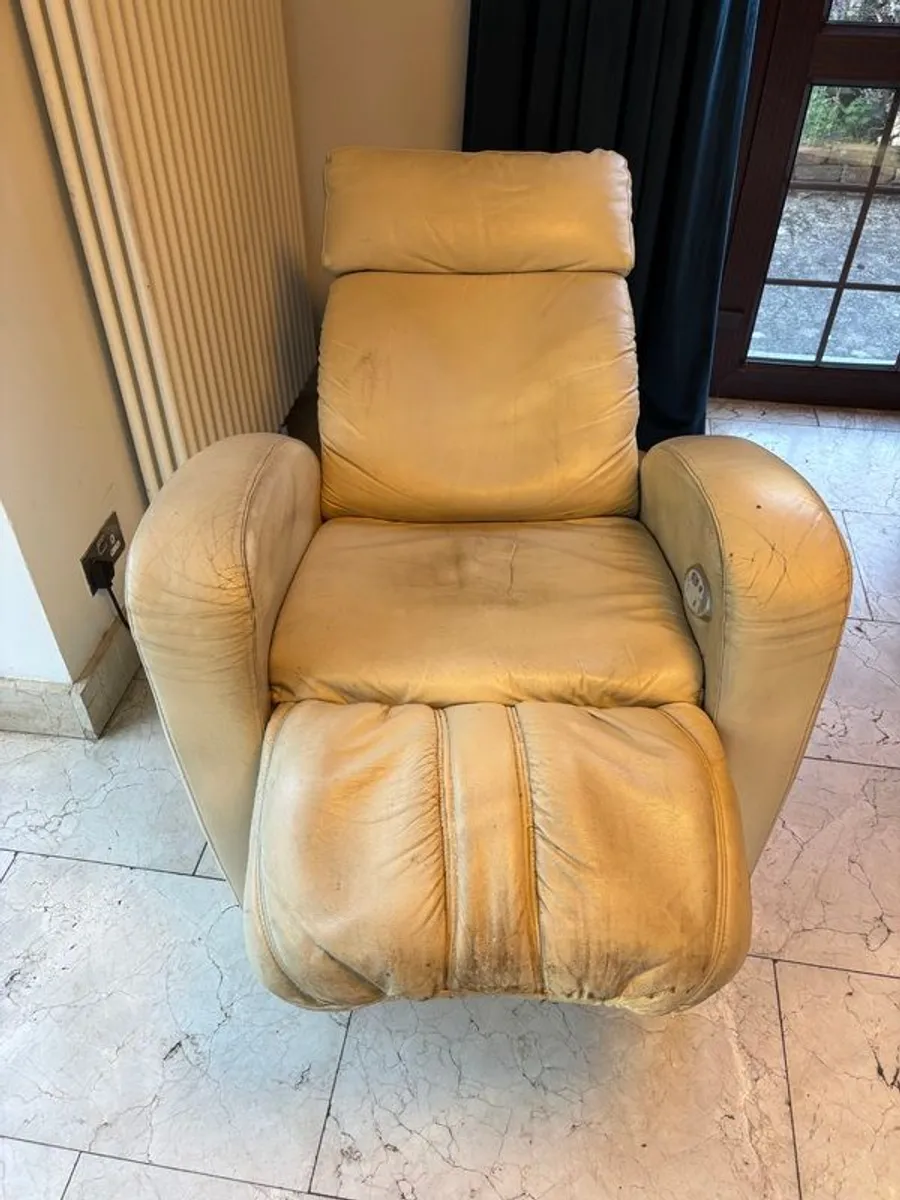 Cream Leather Motorised Electric Massage / Recliner Chaise - Image 3