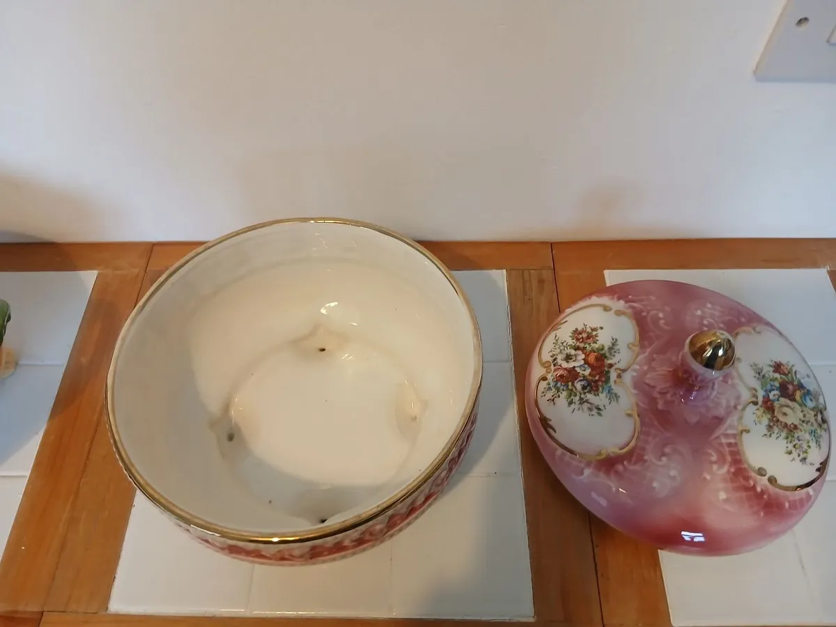 2 Lovely Vintage Decorative Ceramic Toureens. - Image 4