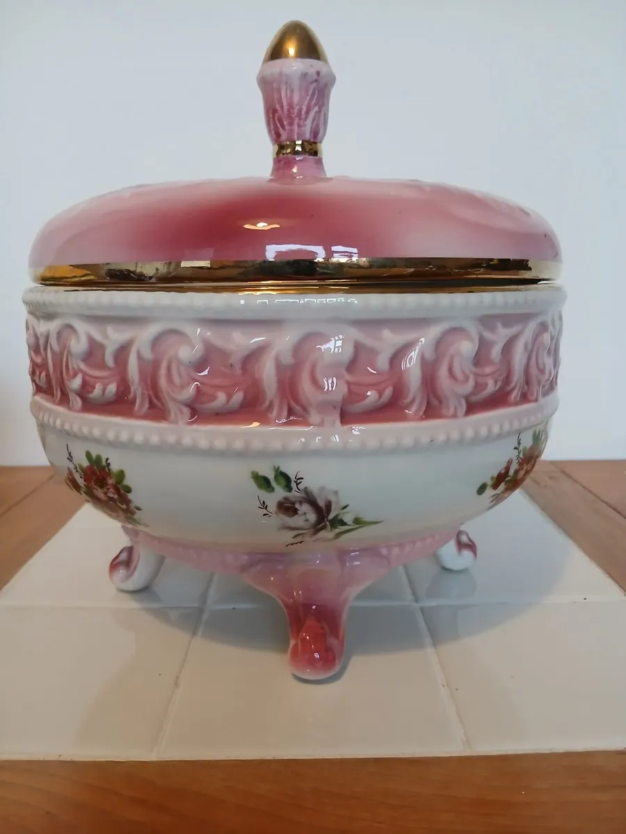2 Lovely Vintage Decorative Ceramic Toureens. - Image 1