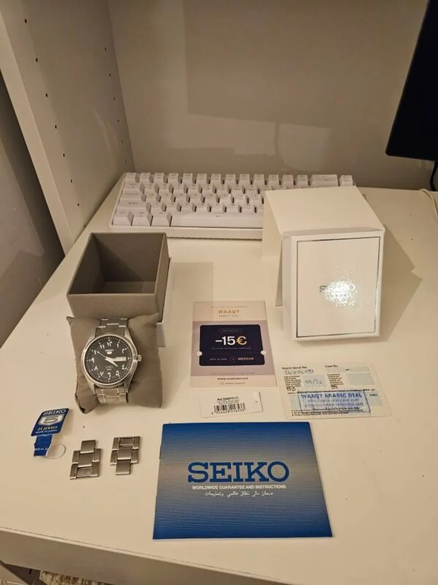 Seiko 5 arabic dial in jet black perfect condition never worn - Image 1