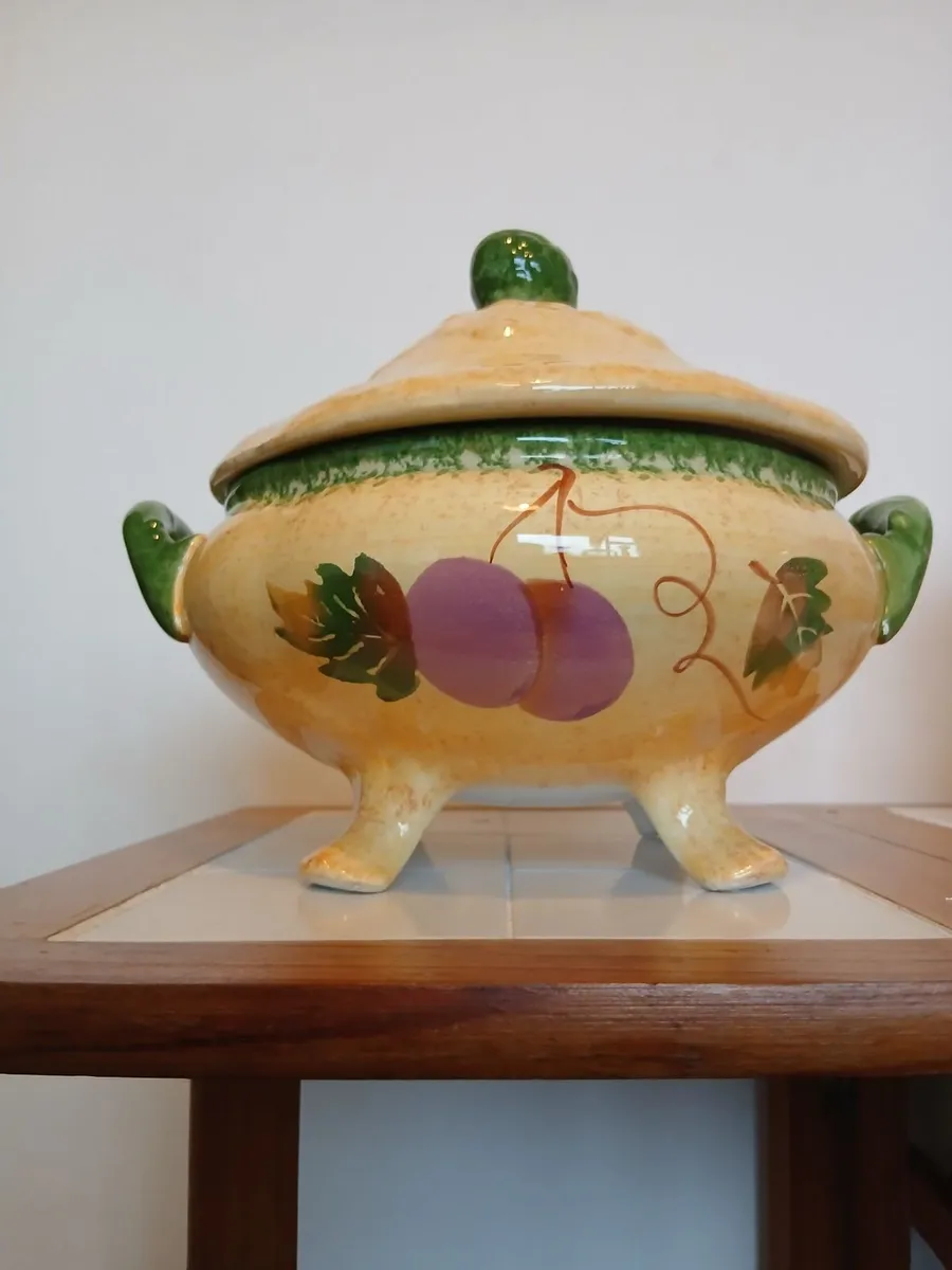 2 Lovely Vintage Decorative Ceramic Toureens. - Image 2