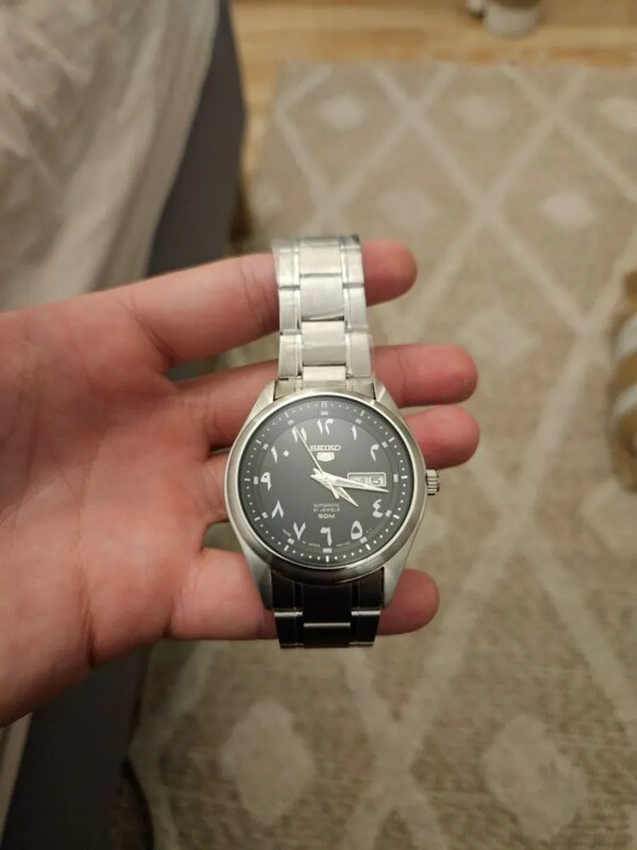 Seiko 5 arabic dial in jet black perfect condition never worn - Image 4