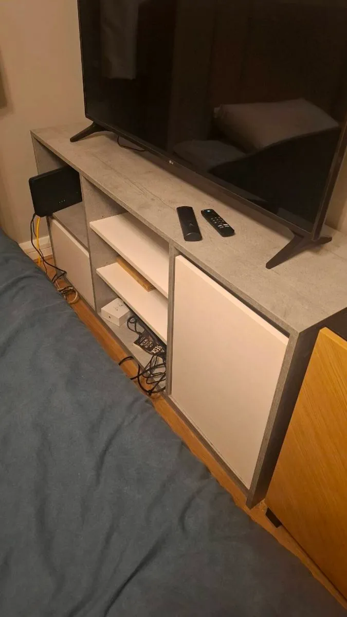 Tv unit and locker - Image 2