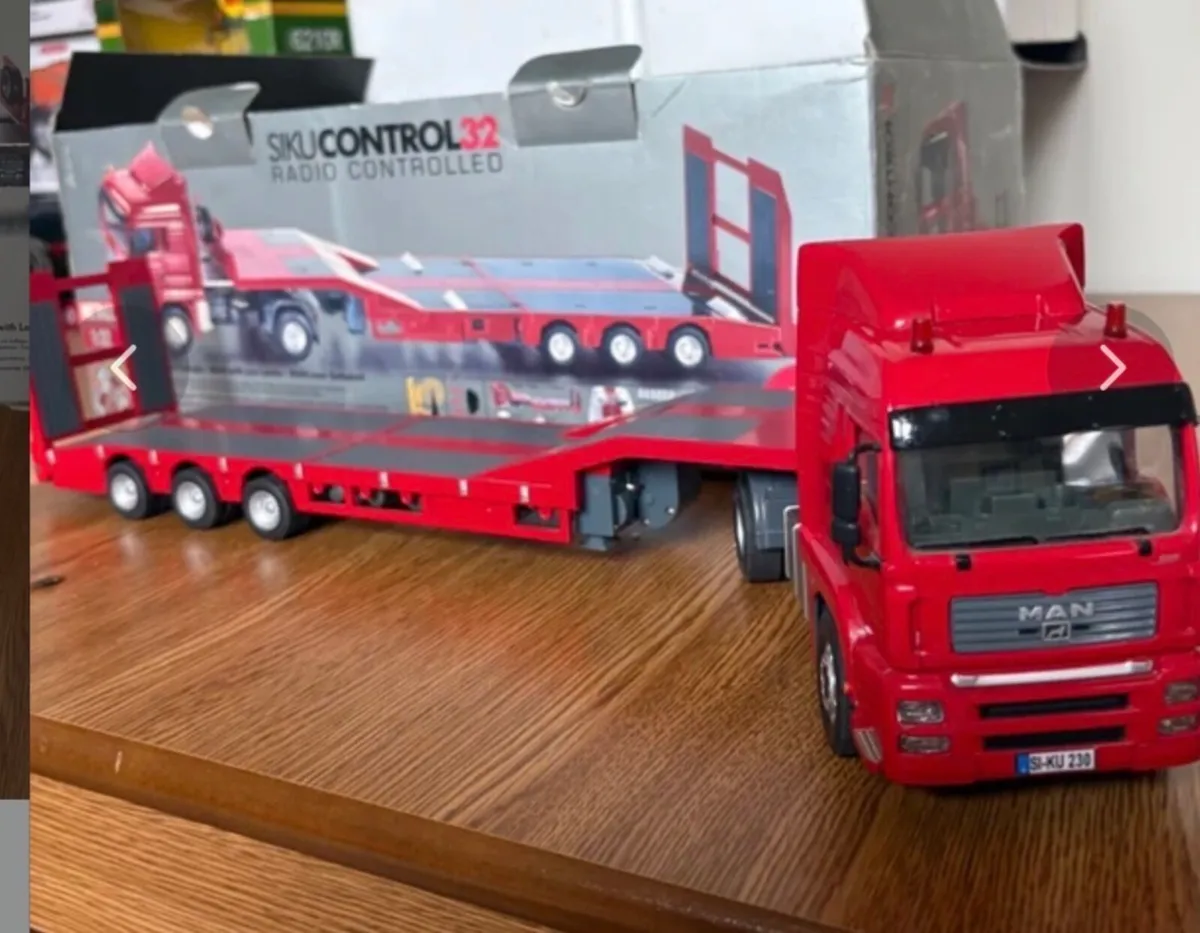Siku 1/32 MAN low loader, radio controlled - Image 2