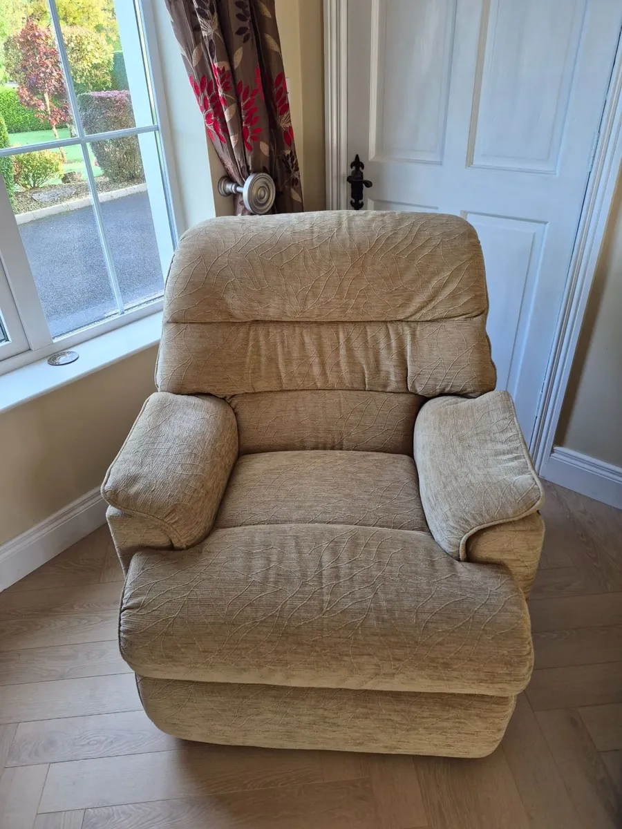 Parker Knoll suite - Image 1