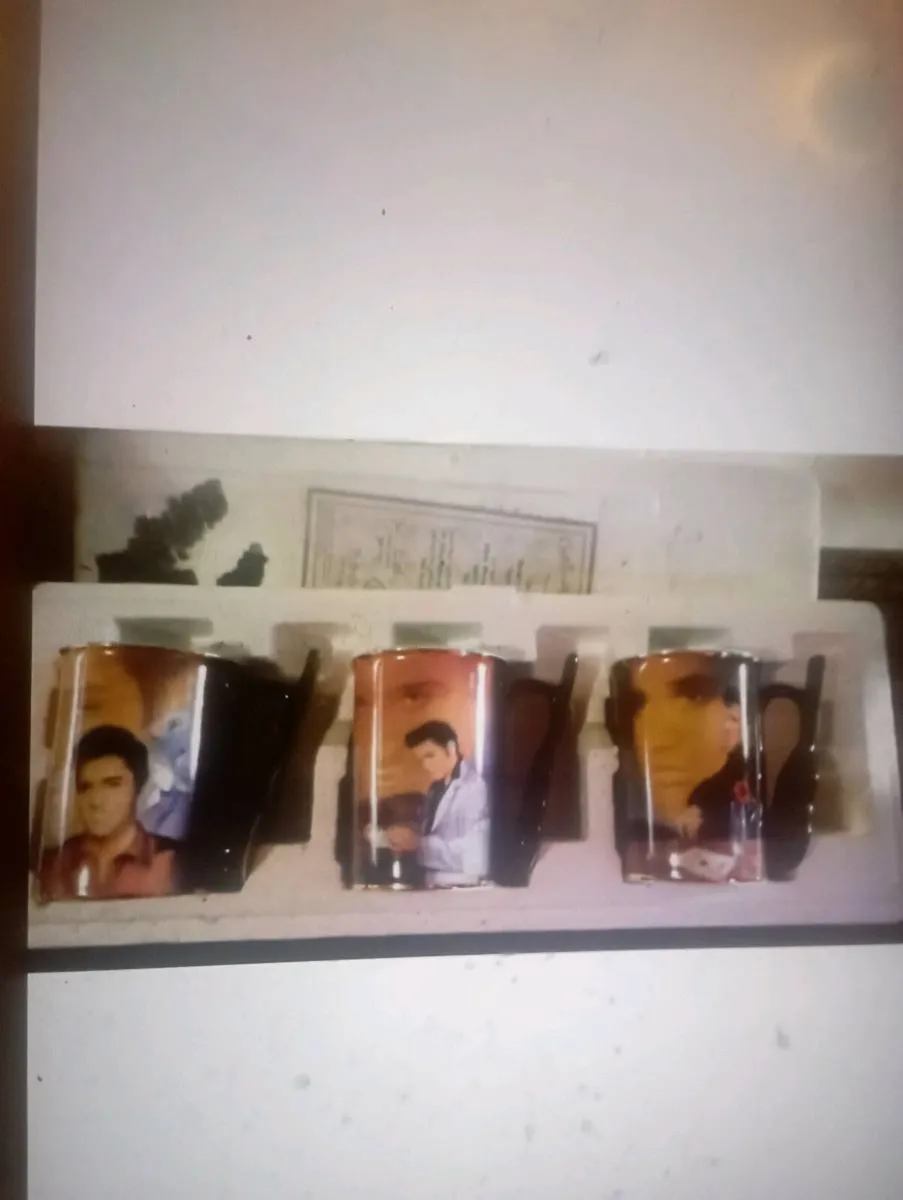 ELVIS PRESLEY GREATTEST HITS  HEIRLOOM COLLECTION - Image 1