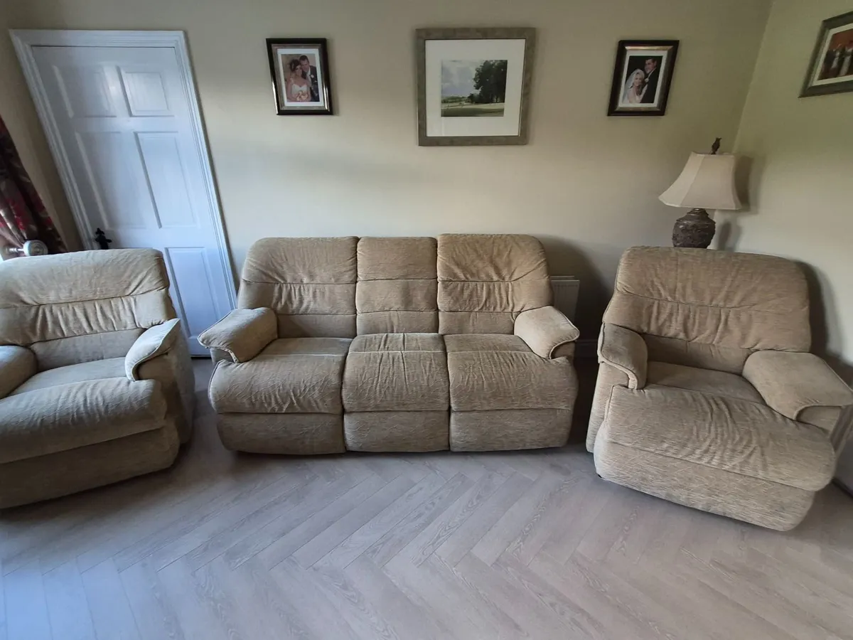 Parker Knoll suite - Image 3