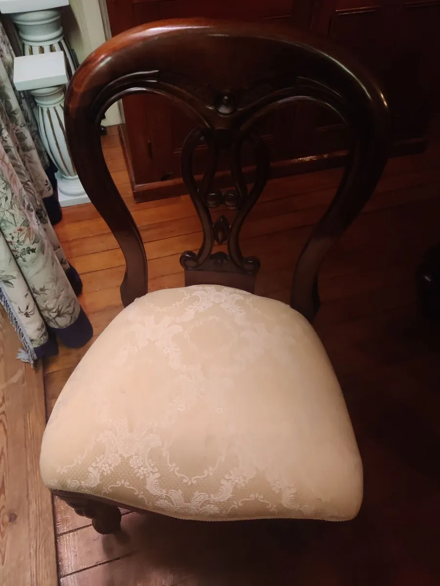 Mahogany Dining Table and eight chairs - Image 2