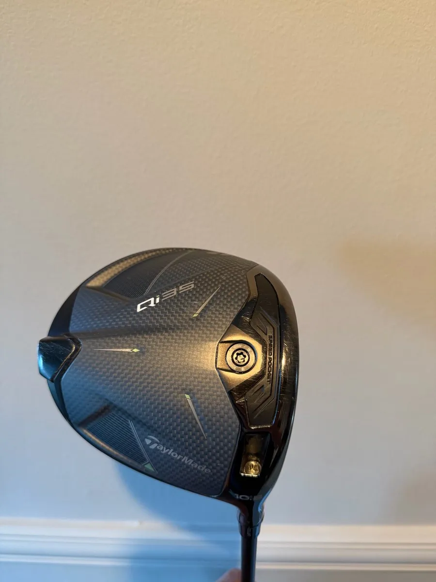 Taylormade Qi35 regular driver - Image 1