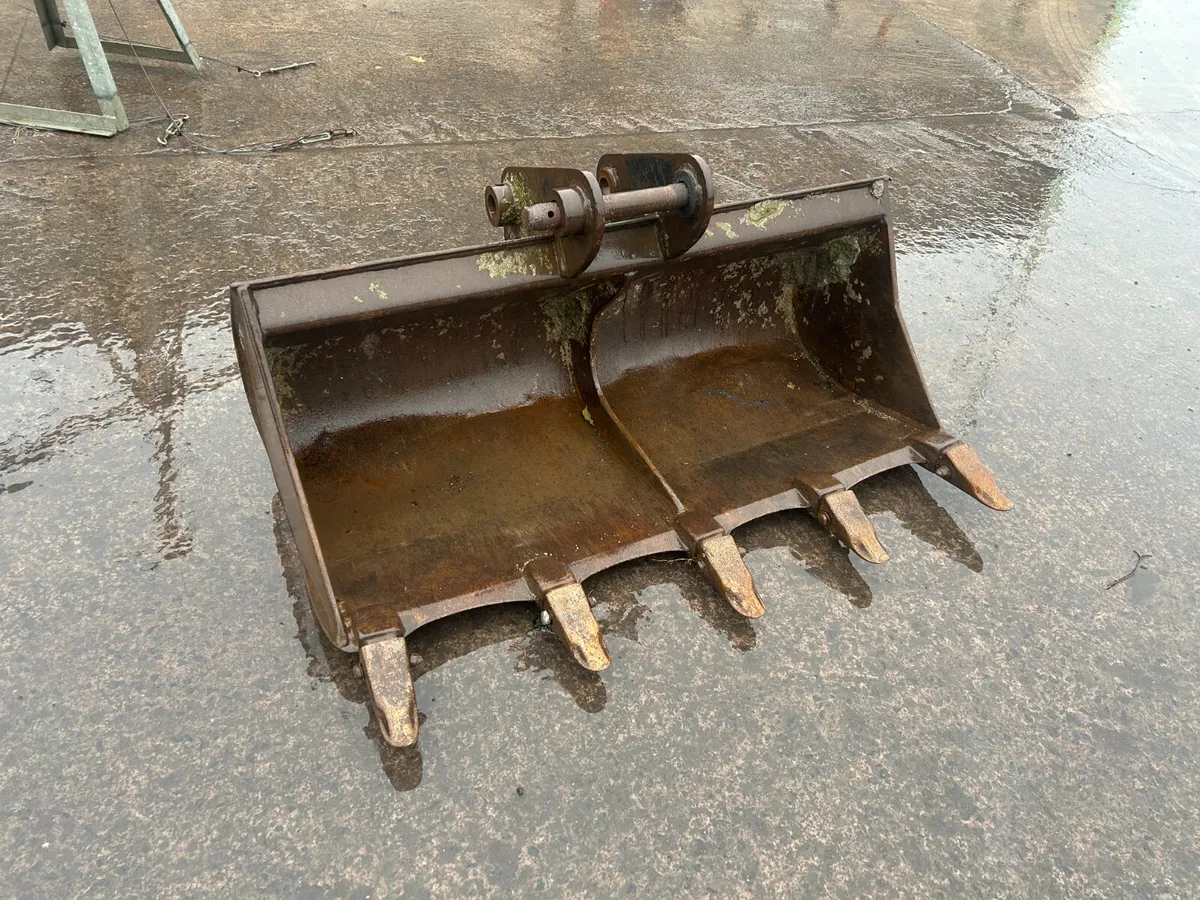 53' Ditching/ Grading Bucket c/w teeth (45mm pins) - Image 1