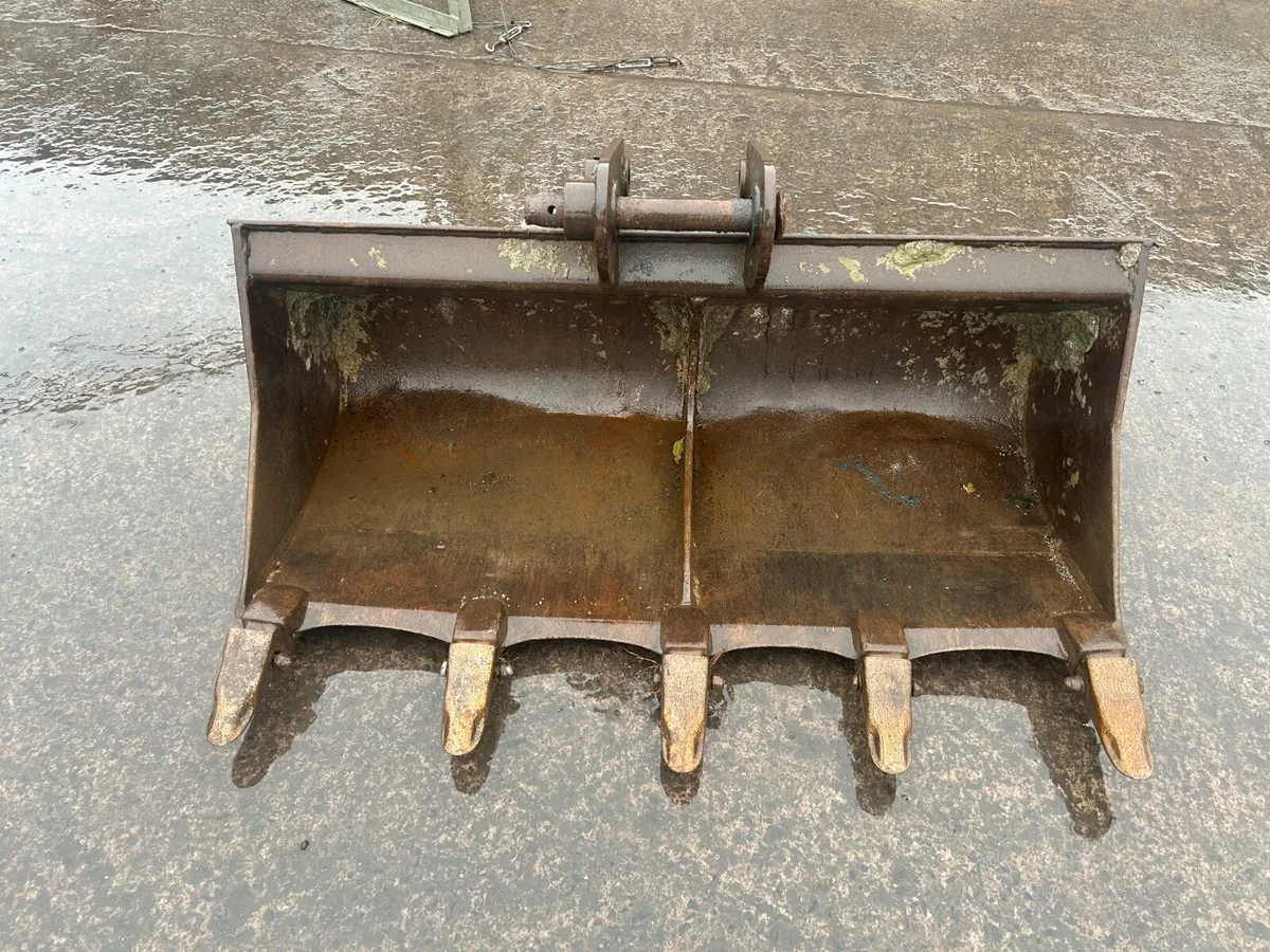 53' Ditching/ Grading Bucket c/w teeth (45mm pins) - Image 2