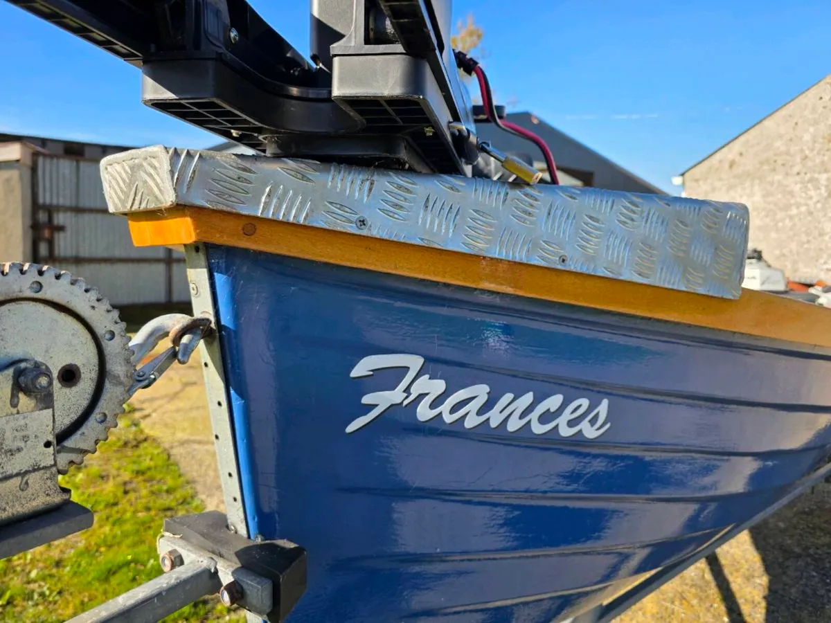Fishing boat - Image 4
