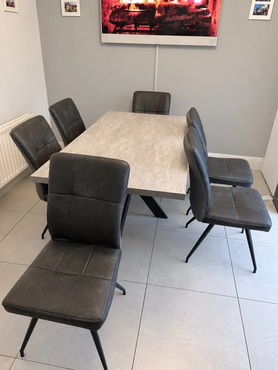 Table and 6 chairs - Image 2