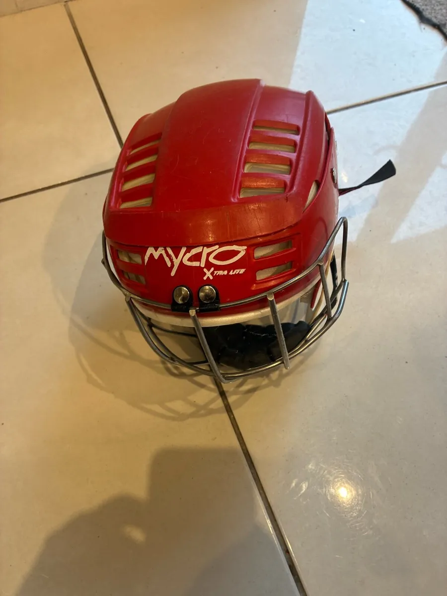 Hurling helmet - Image 1