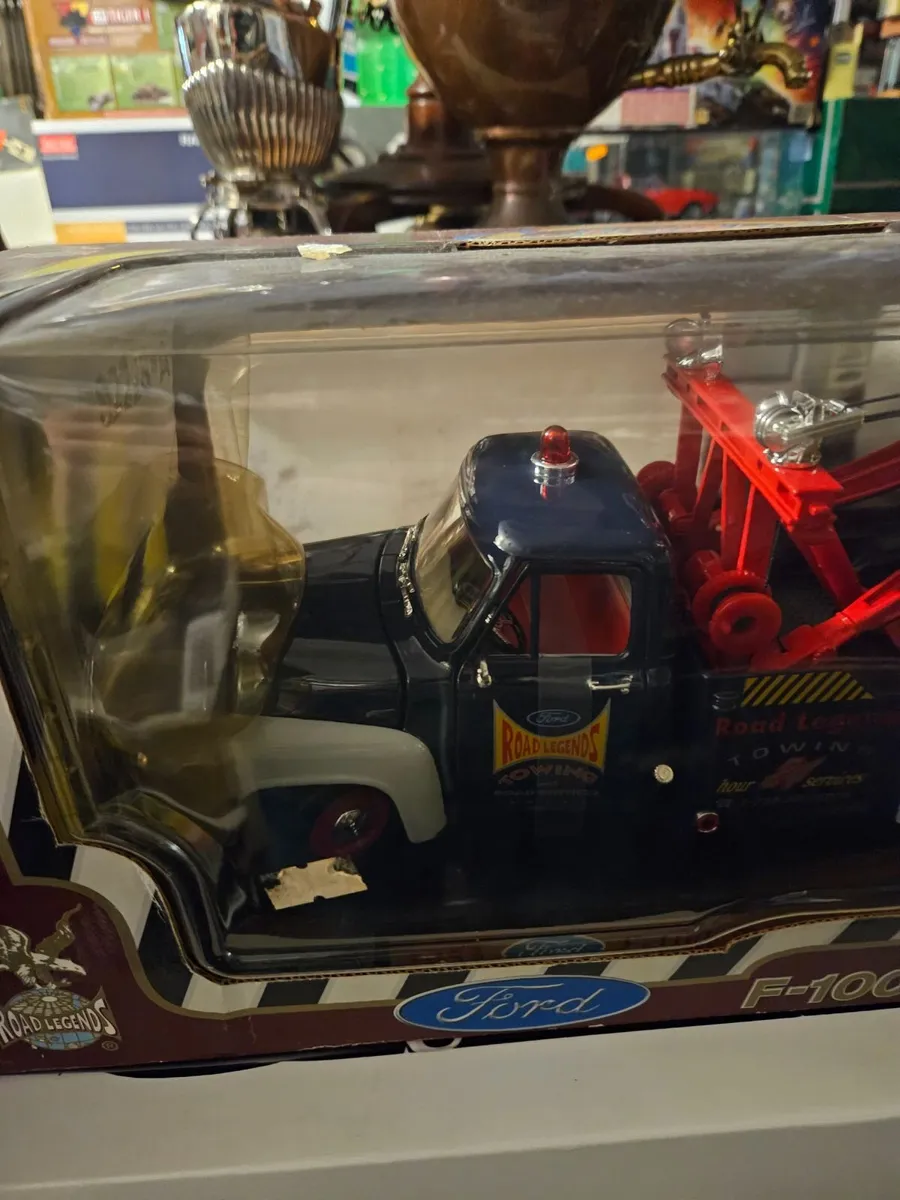 Corgi Road Legends Tow Truck Wrecker 1.18 - Image 3