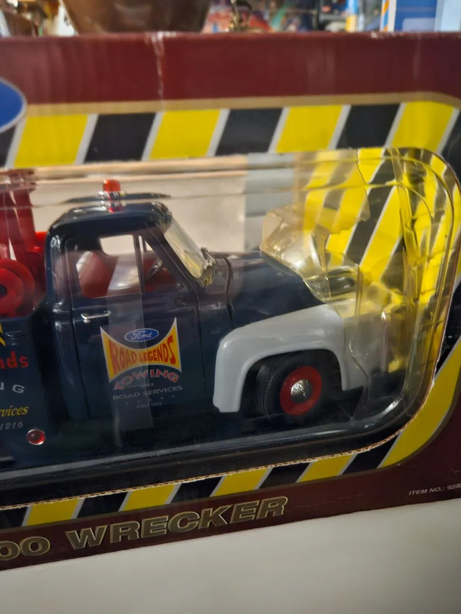 Corgi Road Legends Tow Truck Wrecker 1.18 - Image 2