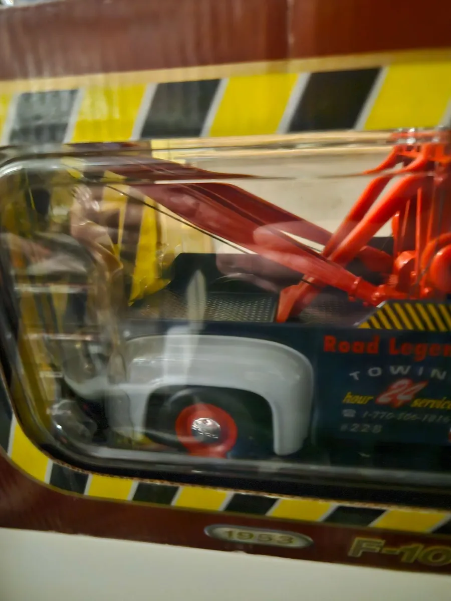 Corgi Road Legends Tow Truck Wrecker 1.18 - Image 4