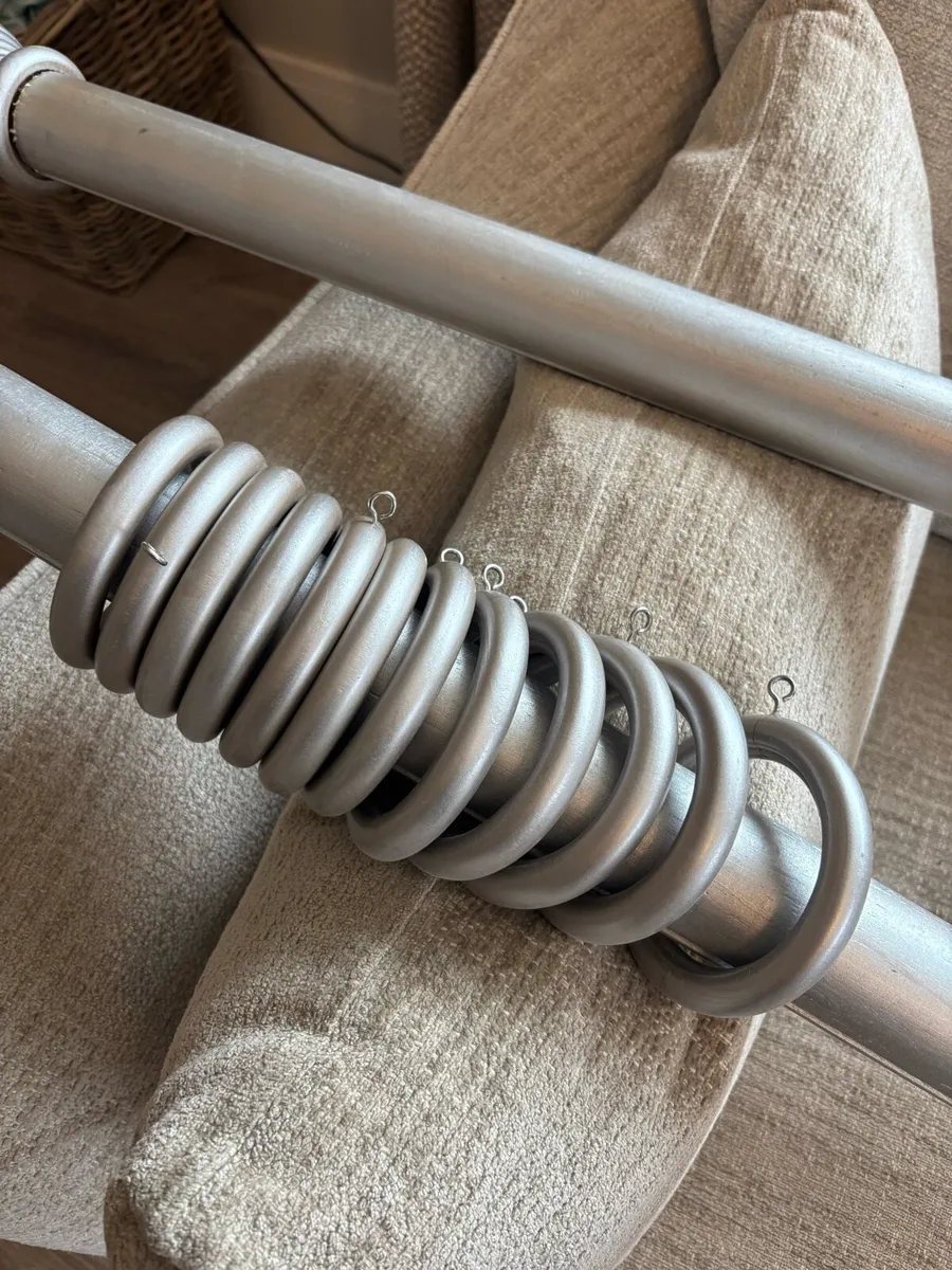 8 & 9 foot Curtain Poles - Image 4