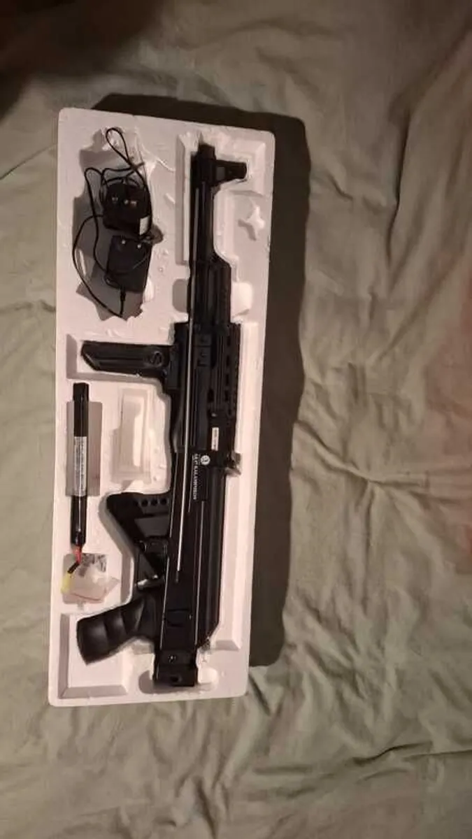 Airsoft gun AK47 Kalashnikov and accessories - Image 1