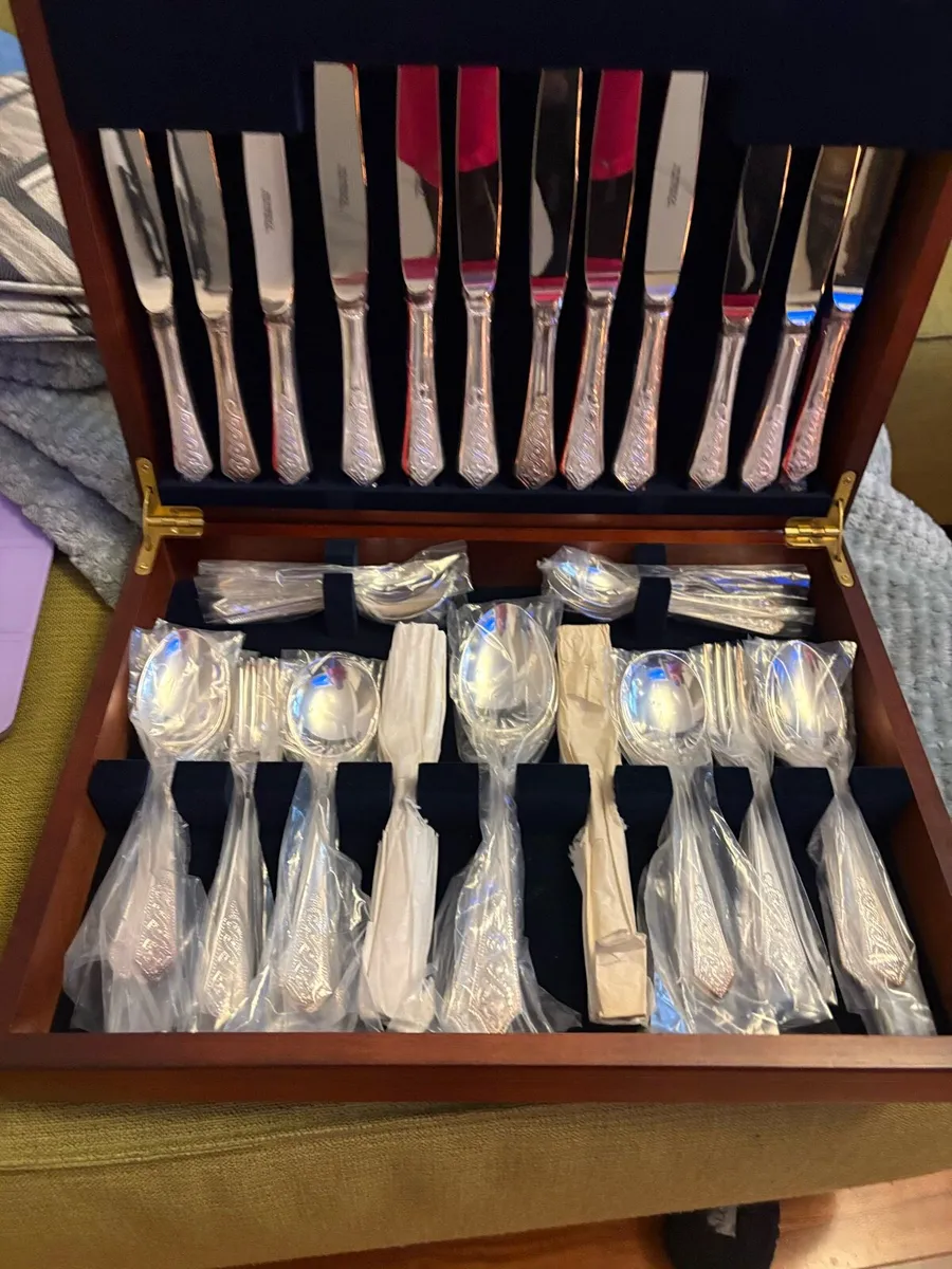 Newbridge Silverware 6 place cutlery set - Image 3
