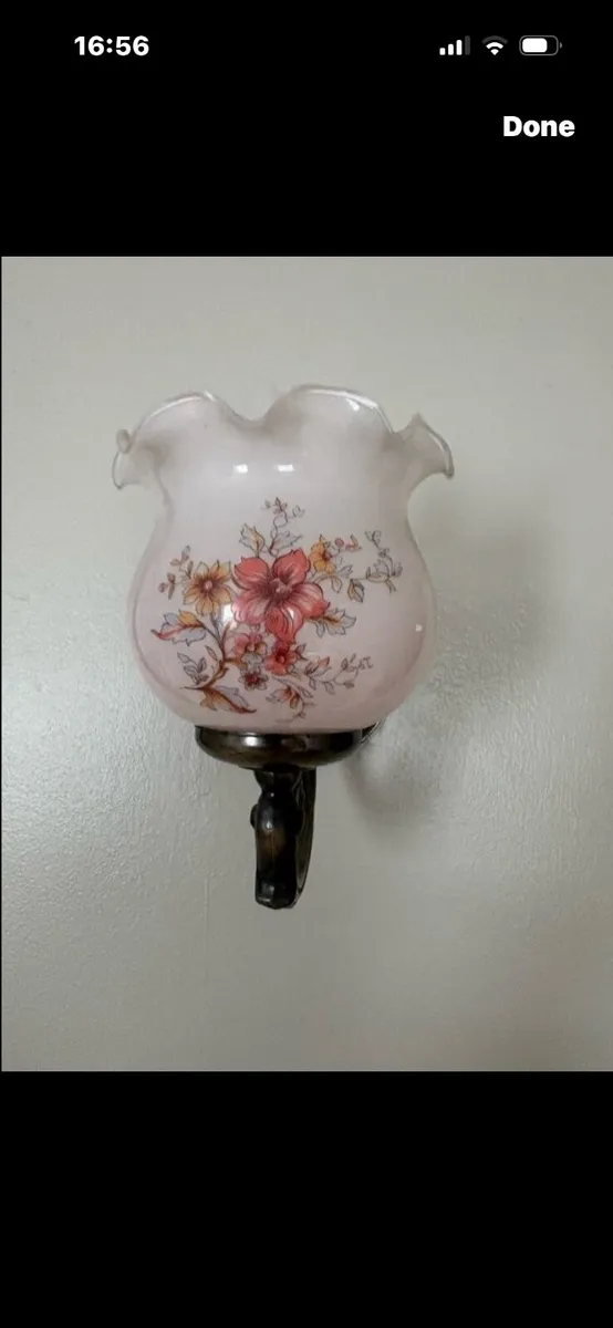 2 matching wall lights - Image 2