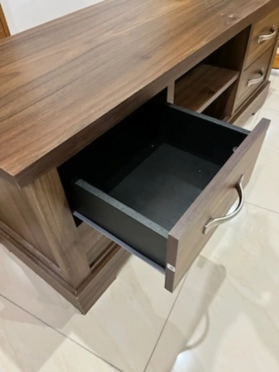 TV Unit - Image 2