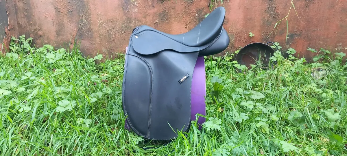 Wintec dressage saddle - Image 1