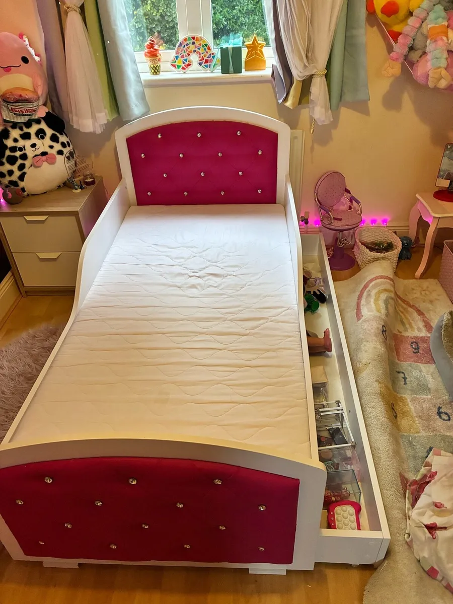 Girls Pink and Diamanté bed - Image 2