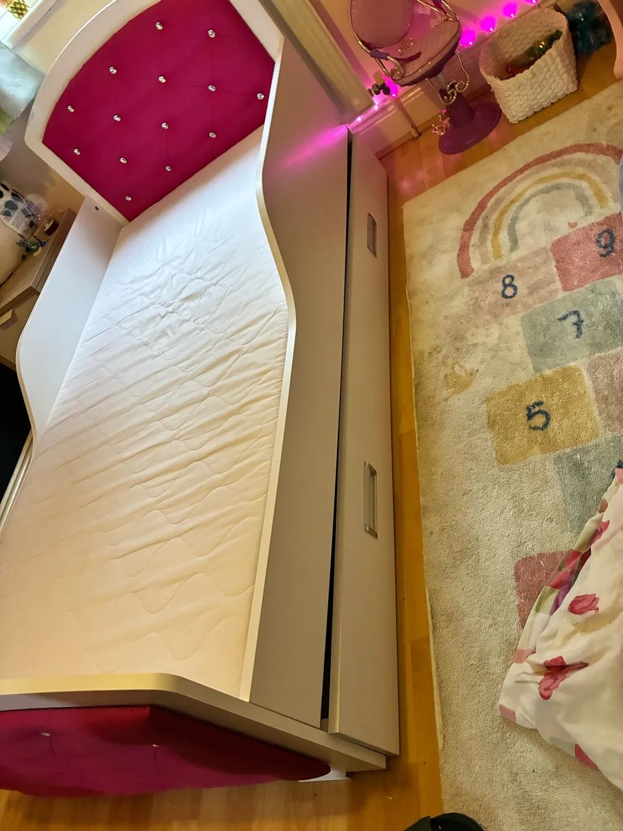 Girls Pink and Diamanté bed - Image 3