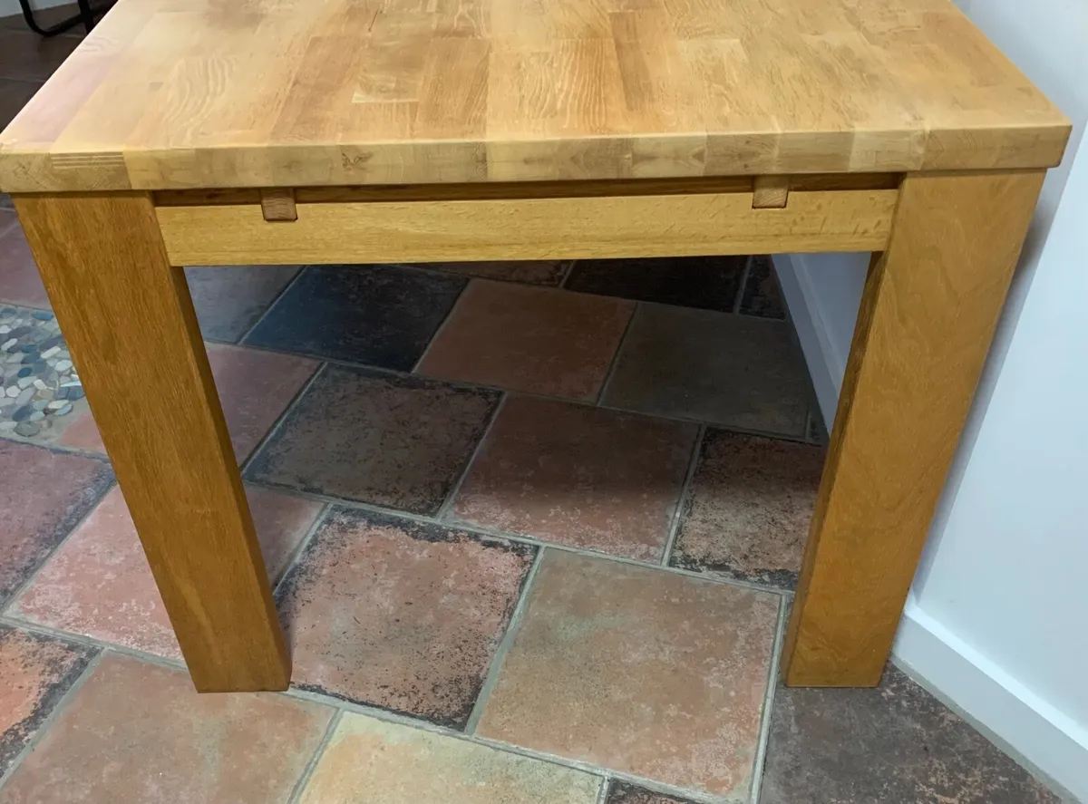 Solid oak Dining table Measures 140cm x90cm extend - Image 3