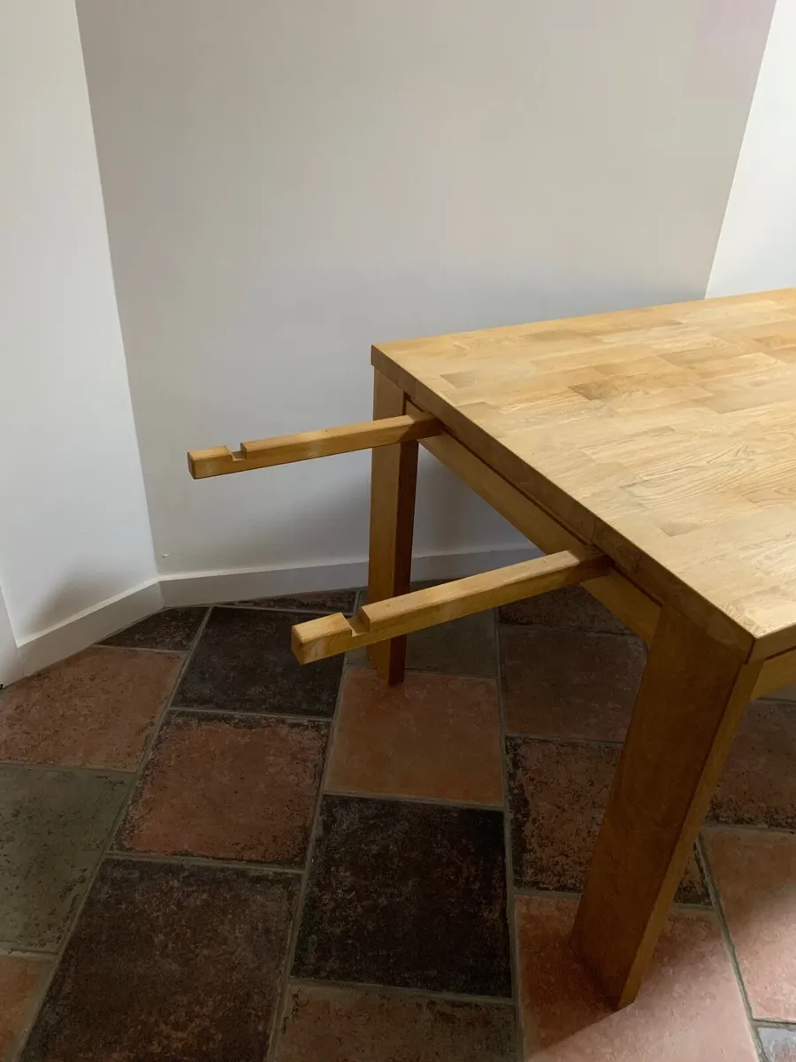 Solid oak Dining table Measures 140cm x90cm extend - Image 4