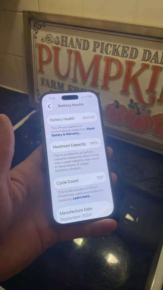 iPhone 16 pro Gold 128GB unlocked - Image 3