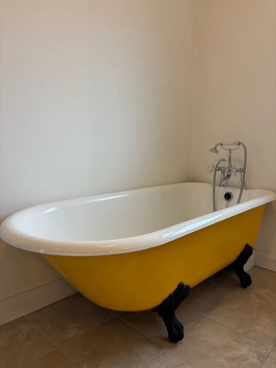 Cast iron bath - Image 1