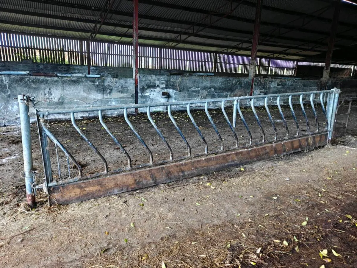 6x 15 ft 9 diagonal sheep barriers - Image 2