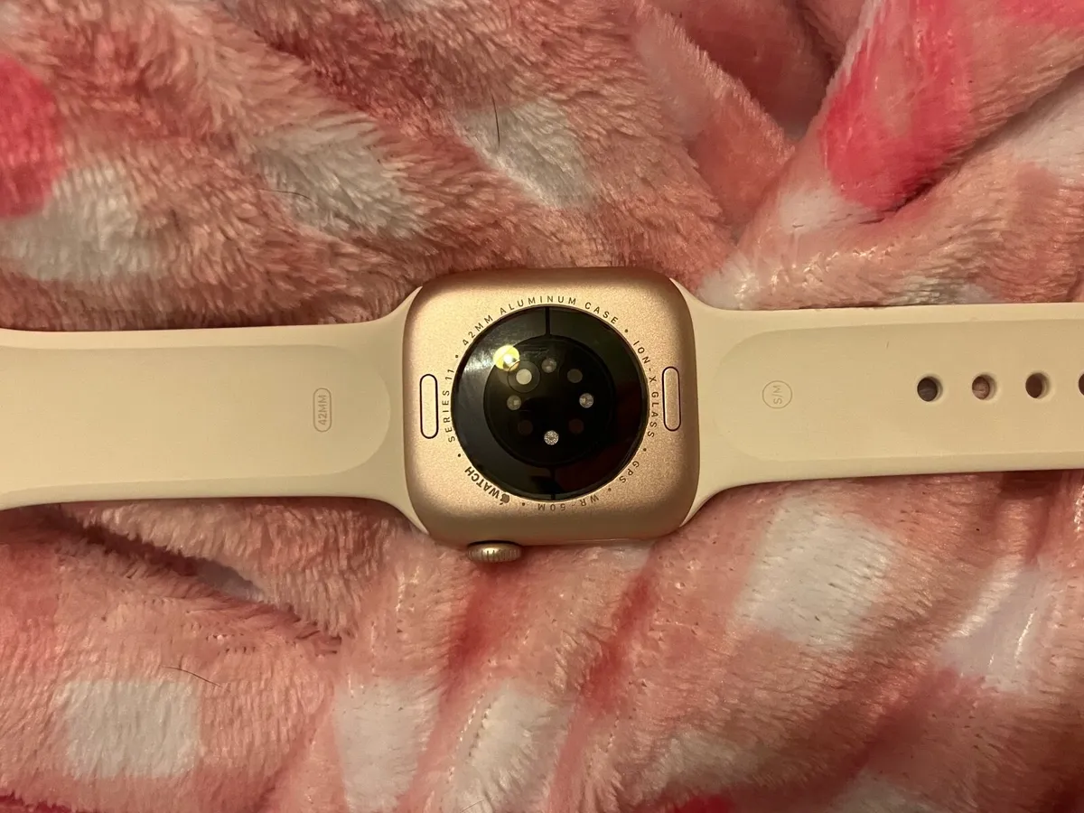 Apple Watch - Image 1