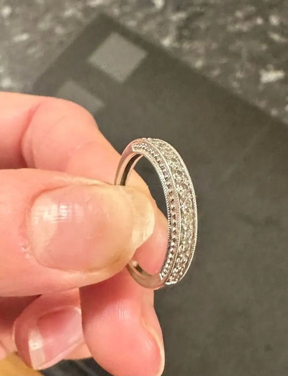 Diamond ring (dress/wedding band) - Image 1