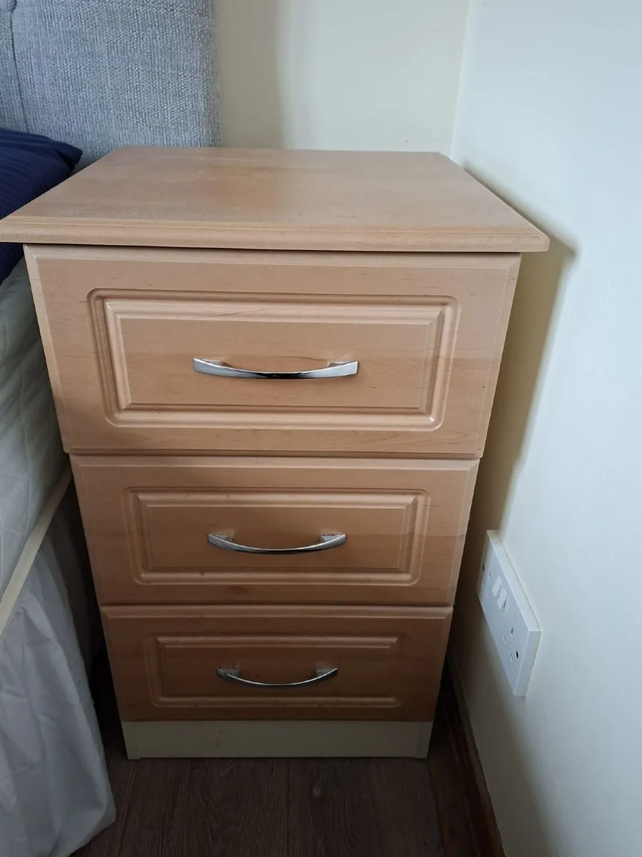 2 matching Bedside lockers - Image 1