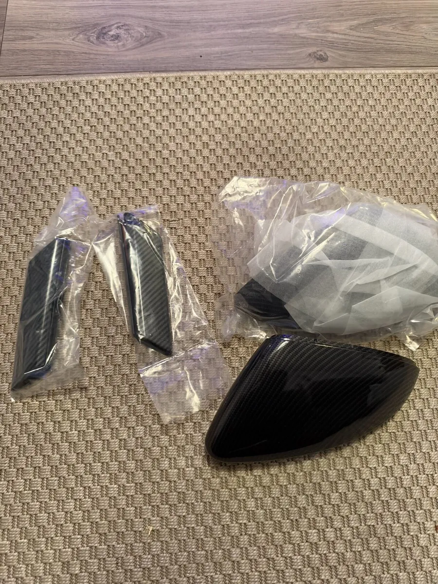 Carbon fibre Wing mirrors and door handle - Image 1