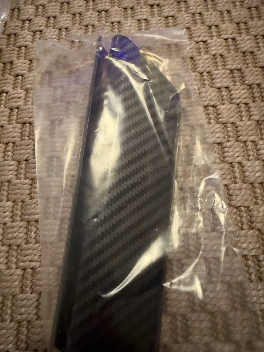 Carbon fibre Wing mirrors and door handle - Image 3