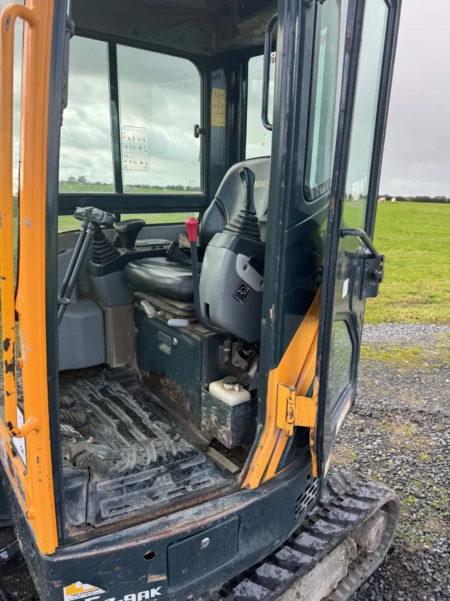 Hyundai Robex 25Z-9AK 2.7 Ton Mini Digger - Image 2