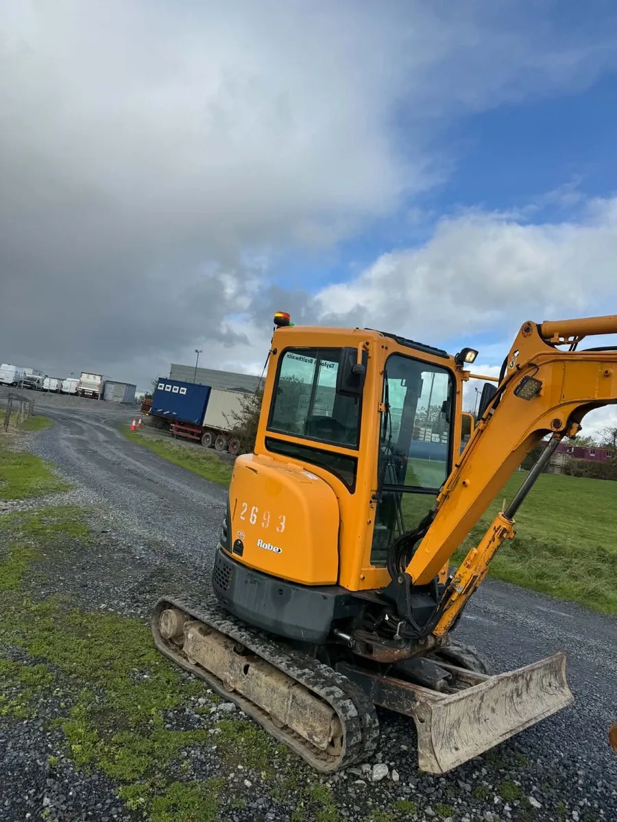 Hyundai Robex 25Z-9AK 2.7 Ton Mini Digger - Image 4